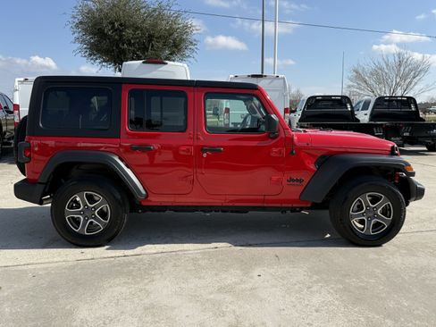 Used 2022 Jeep Wrangler Unlimited Sport S image 3