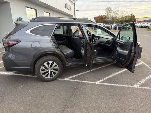 Used 2024 Subaru Outback Premium image 10