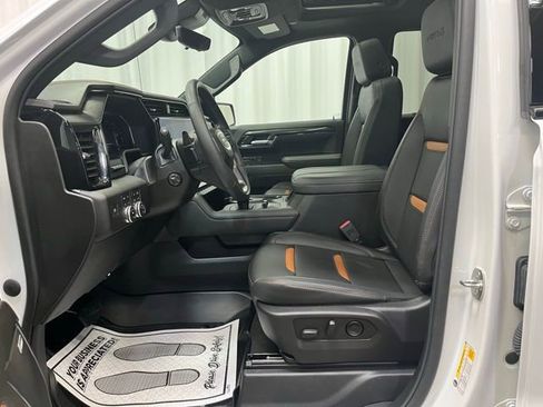 Used 2024 GMC Sierra 1500 AT4 w/ Technology Package image 5