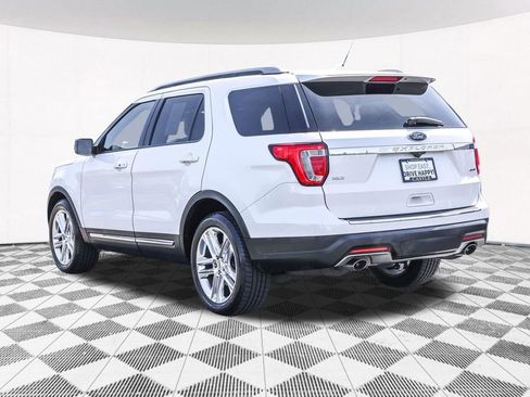 Used 2018 Ford Explorer XLT w/ Equipment Group 202A AWD/4WD image 18