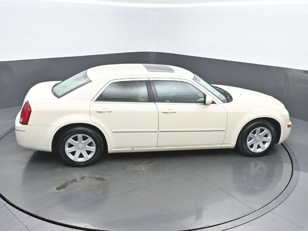 Used 2005 Chrysler 300 Touring w/ Sound Group RWD image 37
