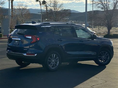 Used 2023 GMC Terrain SLT image 13