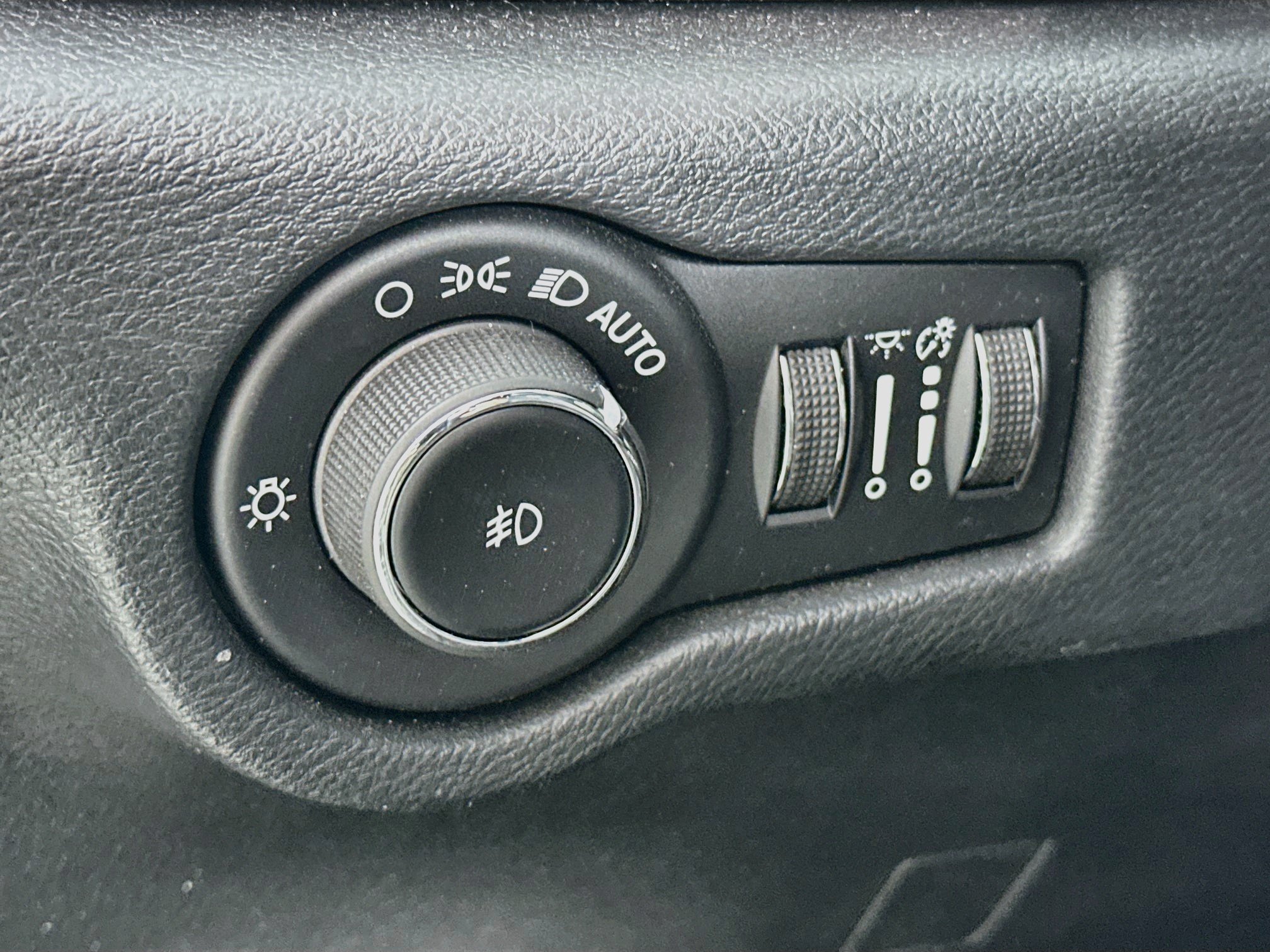 Used 2023 Chrysler Pacifica Limited w/ S Appearance Package FWD image 10