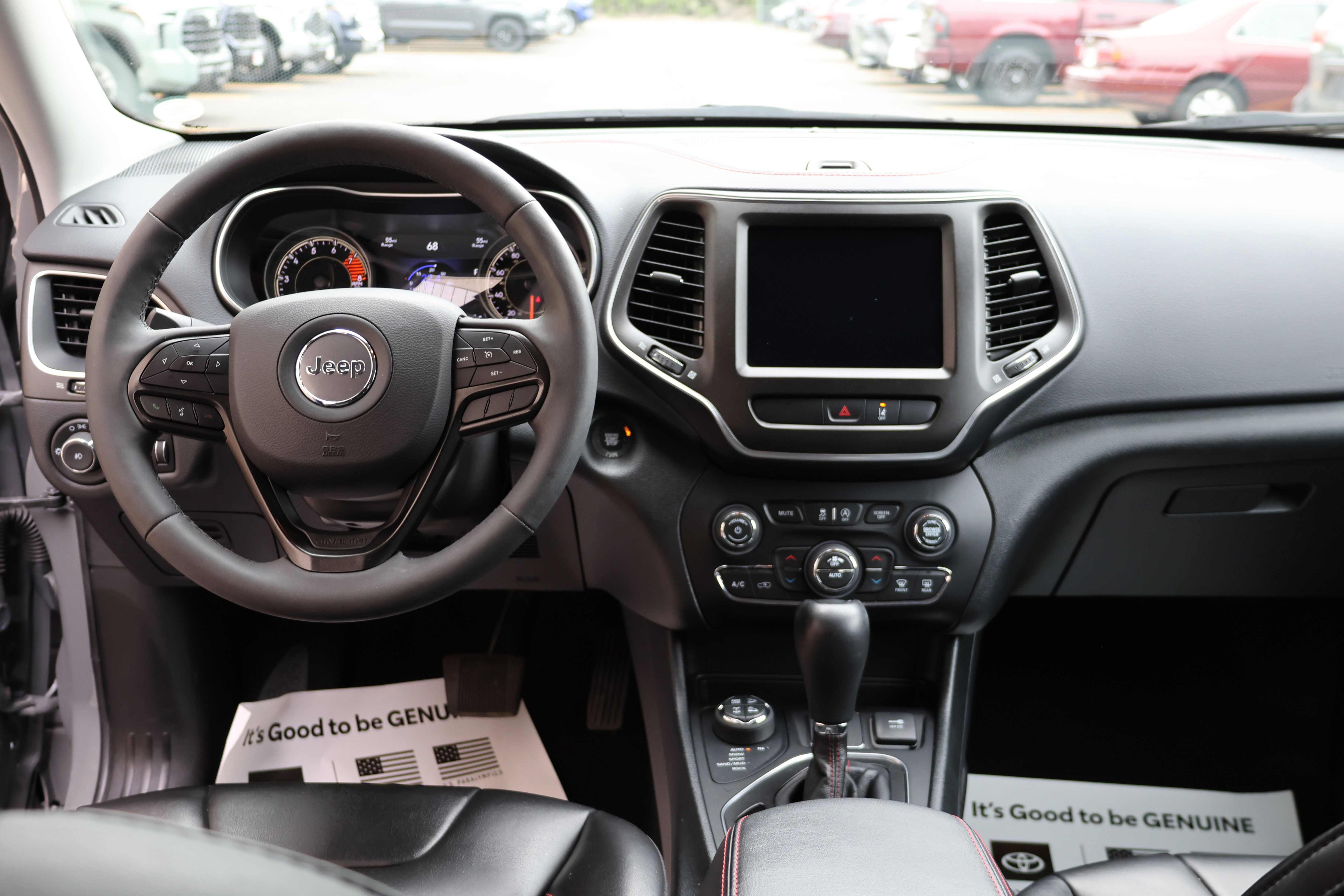 Used 2022 Jeep Cherokee Trailhawk AWD/4WD image 26