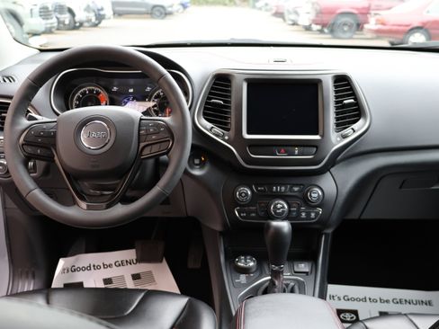 Used 2022 Jeep Cherokee Trailhawk AWD/4WD image 26