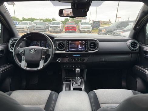 Used 2021 Toyota Tacoma TRD Sport w/ Technology Package RWD image 13