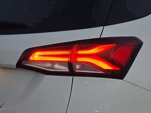 Used 2024 Chevrolet Equinox Premier image 7