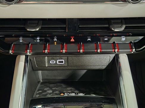 Used 2023 GMC Canyon AT4X image 39