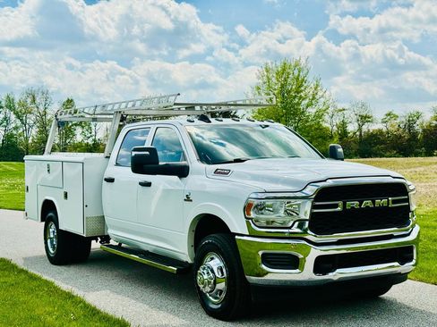 Used 2023 RAM 3500 Tradesman w/ Chrome Appearance Group AWD/4WD image 6