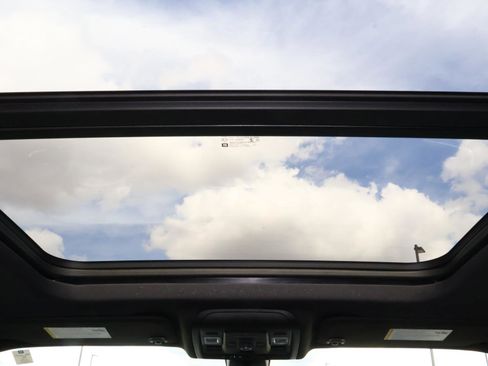 Used 2022 Chevrolet Tahoe Z71 w/ Z71 Off-Road Package image 15