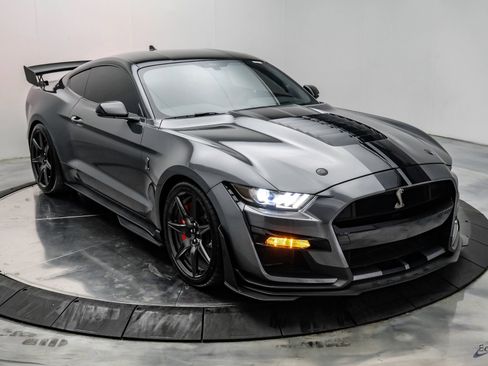 Used 2021 Ford Mustang Shelby GT500 w/ Carbon Fiber Track Pack RWD image 31