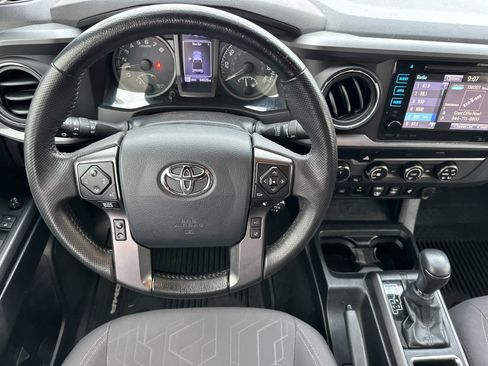 Used 2019 Toyota Tacoma TRD Off-Road image 13