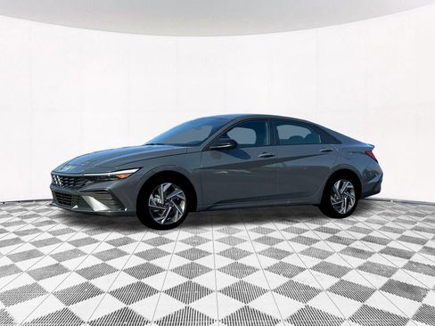 New 2025 Hyundai Elantra SEL image 2