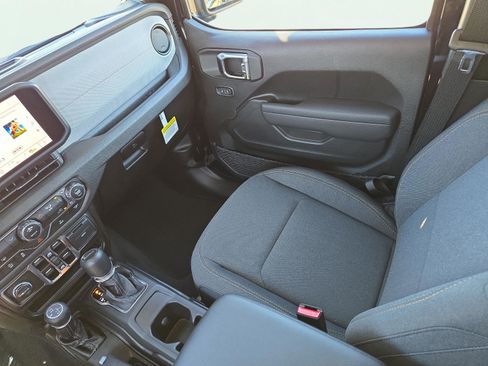 New 2025 Jeep Gladiator Sport image 19