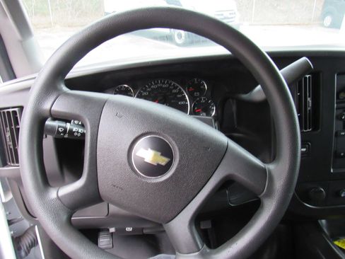 Used 2019 Chevrolet Express 2500 RWD image 18