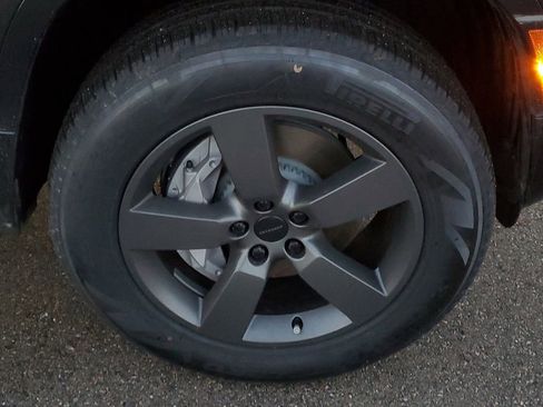 Used 2026 Land Rover Defender 110 X-Dynamic SE AWD/4WD image 5