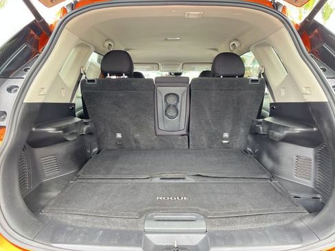 Used 2019 Nissan Rogue SV AWD/4WD image 30