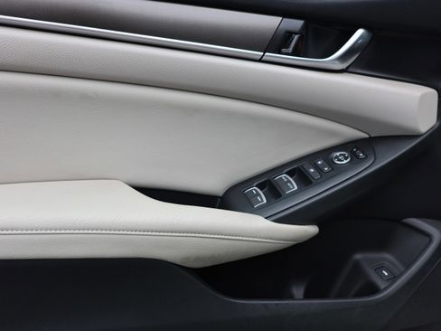 Used 2018 Honda Accord LX image 18