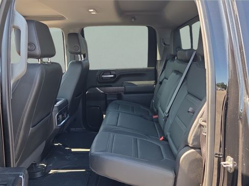 Used 2022 GMC Sierra 2500 Denali w/ Denali Black Diamond Edition AWD/4WD image 11
