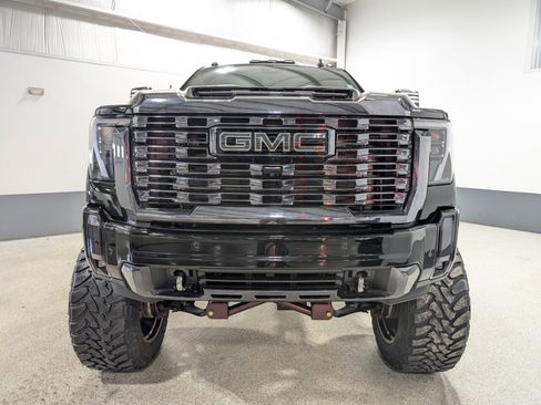 Used 2024 GMC Sierra 2500 Denali Ultimate AWD/4WD image 8