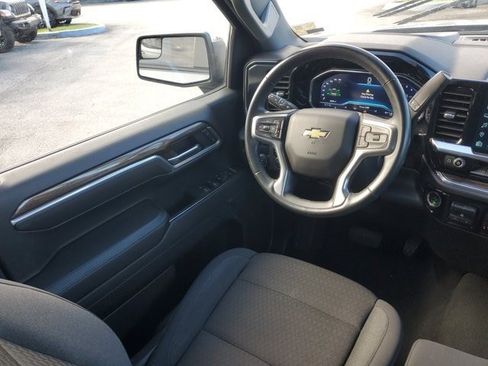 Used 2025 Chevrolet Silverado 1500 LT image 14