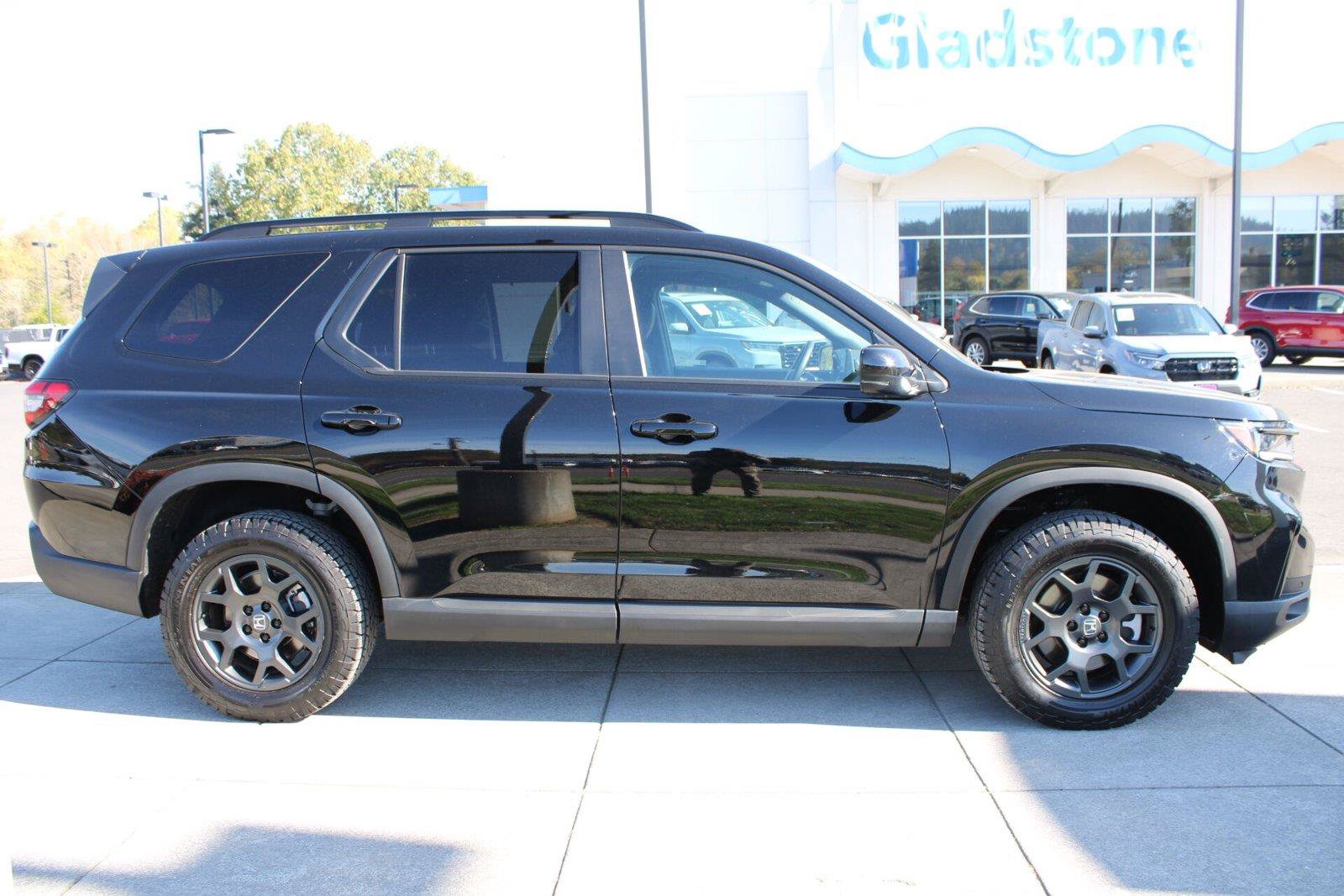 Used 2025 Honda Pilot TrailSport image 15