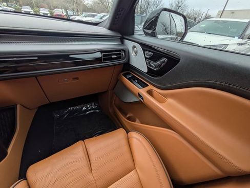 Used 2025 Lincoln Aviator Black Label image 15