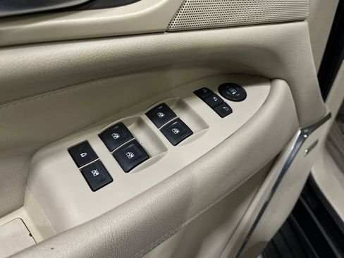 Used 2016 Cadillac Escalade Luxury image 17