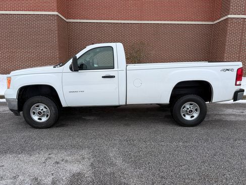 Used 2010 GMC Sierra 3500 W/T w/ Snow Plow Prep Package image 4