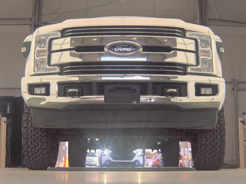 Used 2018 Ford F250 Lariat w/ Lariat Ultimate Package image 3