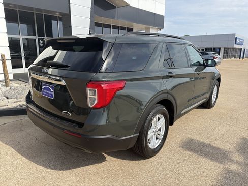 Used 2023 Ford Explorer XLT RWD image 3