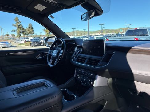 Used 2022 GMC Yukon SLE image 11