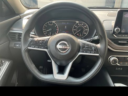 Used 2024 Nissan Altima 2.5 SV FWD image 3