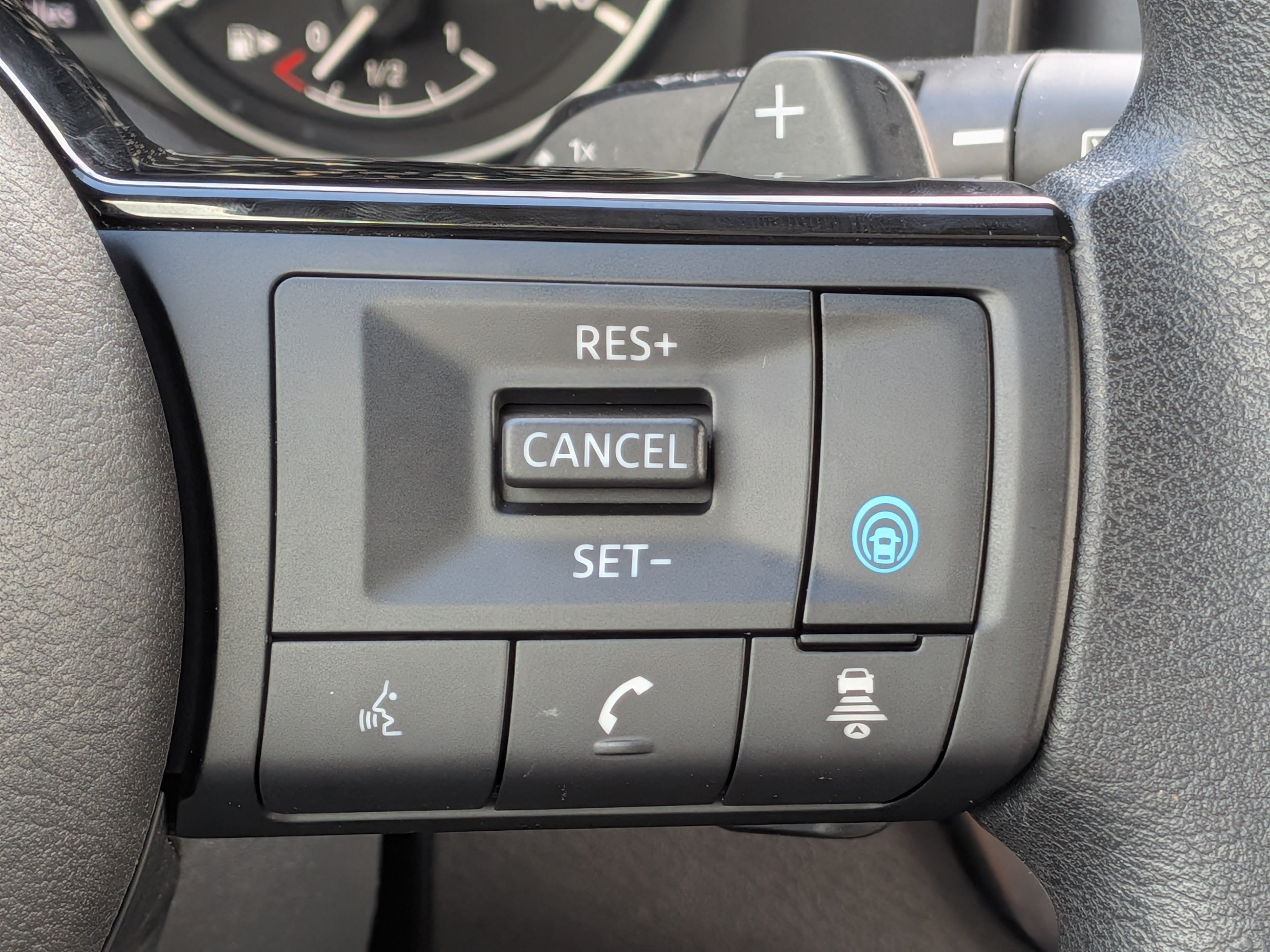 Used 2023 Nissan Rogue SV FWD image 25