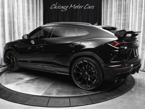 Used 2020 Lamborghini Urus image 3