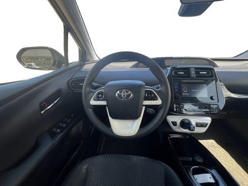 Used 2018 Toyota Prius FWD image 14