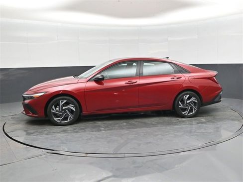 Used 2025 Hyundai Elantra SEL image 7