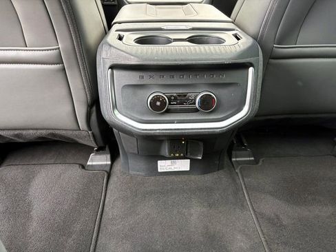 Used 2025 Ford Expedition Active image 11