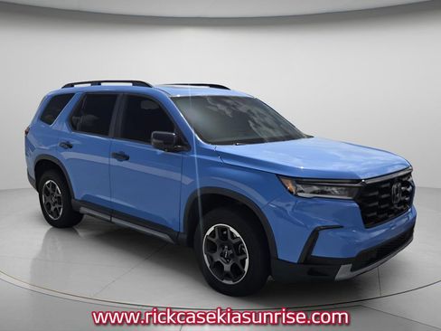 Used 2024 Honda Pilot TrailSport image 3