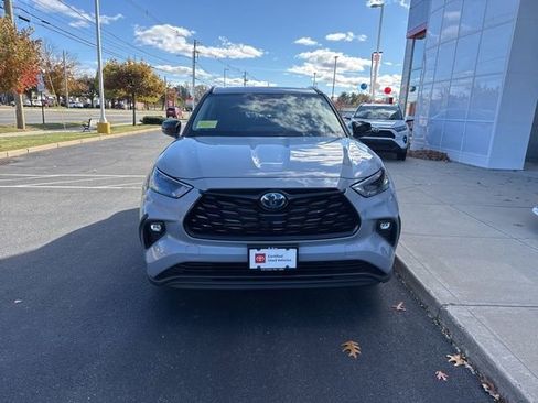 Certified 2024 Toyota Highlander XLE image 2