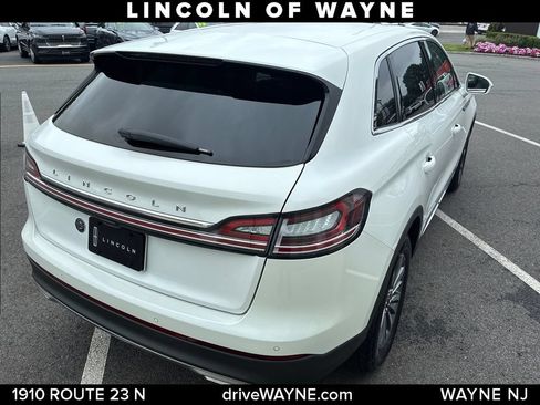 Certified 2022 Lincoln Nautilus AWD w/ Premium Package image 8