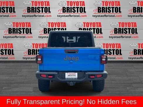 Used 2024 Jeep Gladiator Rubicon w/ Technology Group AWD/4WD image 4