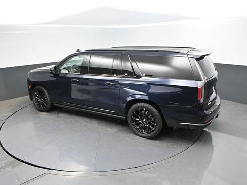 Used 2024 Cadillac Escalade ESV Sport Platinum w/ LPO, ONYX Package AWD/4WD image 36