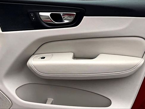 Certified 2023 Volvo XC60 B5 Plus w/ Climate Package image 21