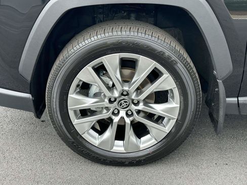Used 2025 Toyota RAV4 XLE Premium FWD image 29