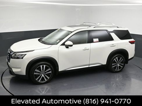 Certified 2023 Nissan Pathfinder Platinum w/ Cargo Package AWD/4WD image 28