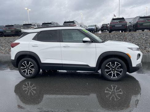 Used 2023 Chevrolet TrailBlazer ACTIV w/ Convenience Package image 2