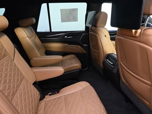 Certified 2021 Cadillac Escalade Premium Luxury AWD/4WD image 18