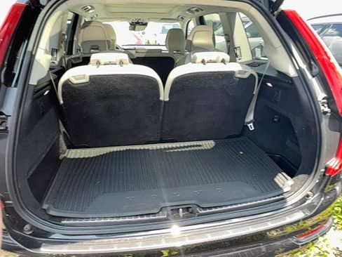 Certified 2022 Volvo XC90 T6 Momentum w/ Advanced Package image 6