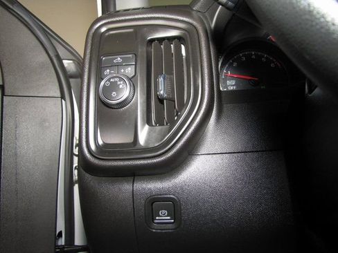 Used 2023 GMC Sierra 1500 Pro w/ Graphite Edition image 7